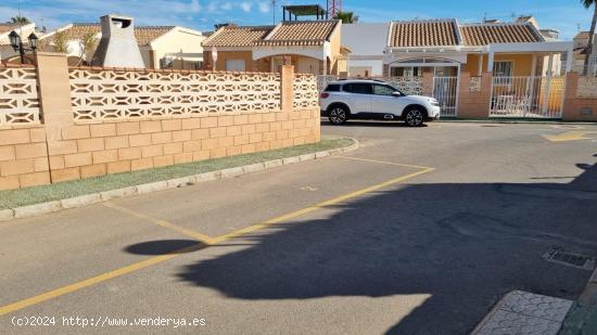 PEQUEÑO CHALET INDEPENDIENTE CON PISCINA COMUNITARIA - ZONA TORRETAS - - ALICANTE