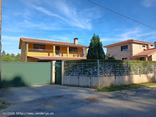 AMPLIA CASA CON JARDÍN Y BARBACOA EN PEREIRO DE AGUIAR - ORENSE