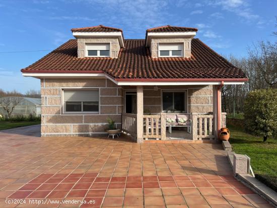 Chalet de piedra con terreno a 5 minutos del centro de Ourense - ORENSE