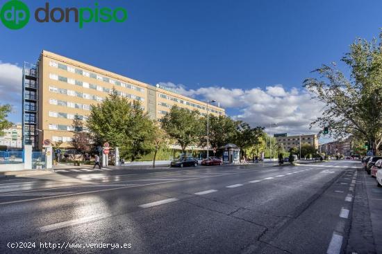  Traumatología (junto). Local comercial con mucho paso de personas. 2 baños. - GRANADA 