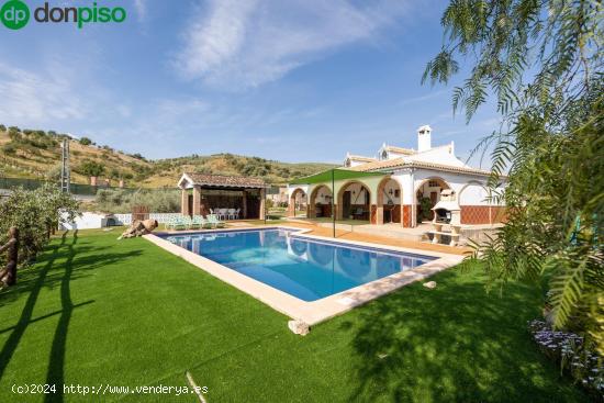  Estupendo chalet con apartamento y piscina en Salar - GRANADA 