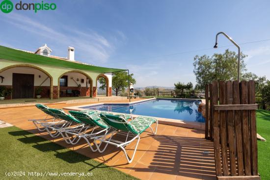 Estupendo chalet con apartamento y piscina en Salar - GRANADA