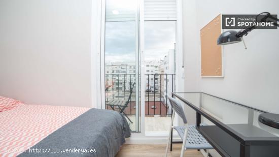 Habitación equipada con armario independiente en piso compartido, Eixample - VALENCIA