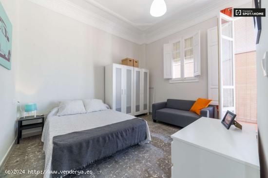  Amplia habitación en un apartamento de 6 dormitorios, L'Eixample - VALENCIA 