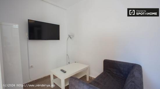 Habitación luminosa en alquiler en un apartamento de 5 dormitorios en La Saïdia - VALENCIA