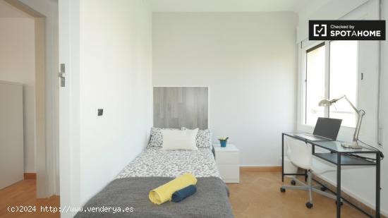 Encantadora habitación en alquiler en el apartamento de 5 dormitorios en La Dreta de l'Eixample - B