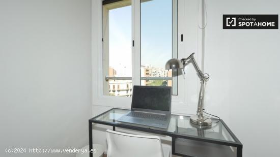 Encantadora habitación en alquiler en el apartamento de 5 dormitorios en La Dreta de l'Eixample - B