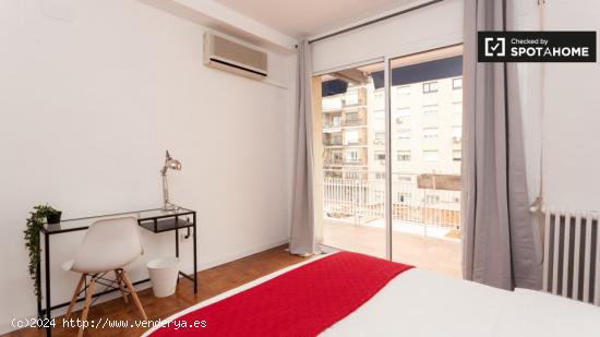 Cómoda habitación en alquiler en apartamento de 5 dormitorios en Sarrià-Sant Gervasi - BARCELONA