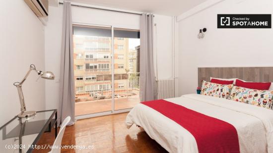 Cómoda habitación en alquiler en apartamento de 5 dormitorios en Sarrià-Sant Gervasi - BARCELONA