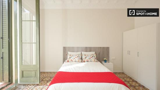 Bonita habitación para alquilar en el apartamento de 5 dormitorios L'Esquerra de l'eixample - BARCE