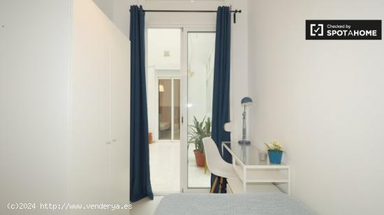 Acogedora habitación en alquiler en el apartamento de 5 dormitorios en Barri Gòtic - BARCELONA