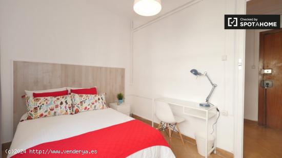 Encantadora habitación con cama doble en alquiler en El Clot, Barcelona - BARCELONA