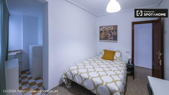 Alquiler de habitaciones en piso de 6 dormitorios en Camins Al Grau, Valencia - VALENCIA