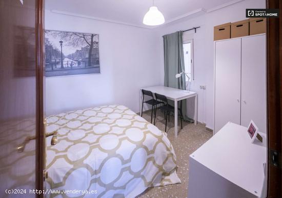 Alquiler de habitaciones en piso de 6 dormitorios en Camins Al Grau, Valencia - VALENCIA