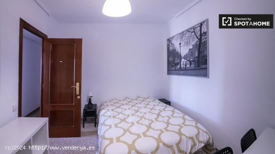 Alquiler de habitaciones en piso de 6 dormitorios en Camins Al Grau, Valencia - VALENCIA