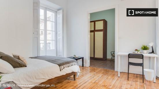 ¡Habitaciones en alquiler en un apartamento de 5 habitaciones en Madrid! - MADRID