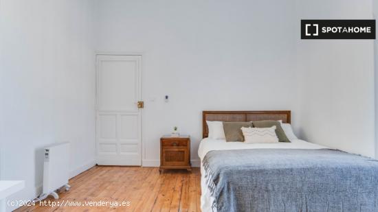 ¡Habitaciones en alquiler en un apartamento de 5 habitaciones en Madrid! - MADRID