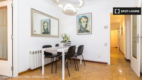 Piso entero de 4 habitaciones en barcelona. - BARCELONA