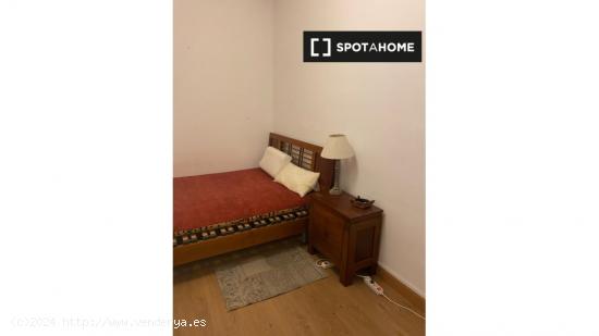 Habitación en apartamento de 3 dormitorios en L'Esquerra de l'Eixample - BARCELONA