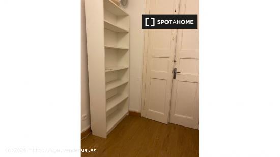 Habitación en apartamento de 3 dormitorios en L'Esquerra de l'Eixample - BARCELONA