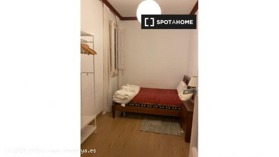 Habitación en apartamento de 3 dormitorios en L'Esquerra de l'Eixample - BARCELONA