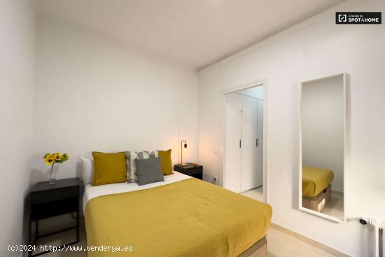 Alquiler de habitaciones en piso de 6 habitaciones en Les Corts De Sarrià - BARCELONA