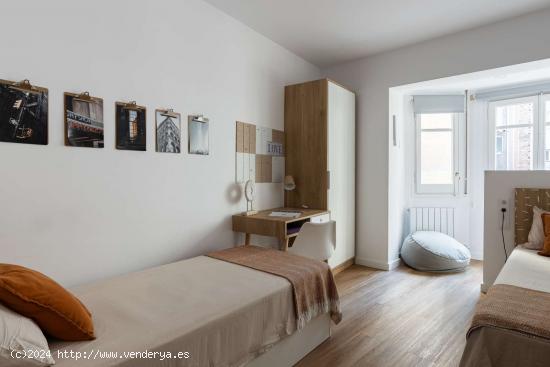  Cama en habitación compartida en piso de 4 habitaciones en Barcelona - BARCELONA 