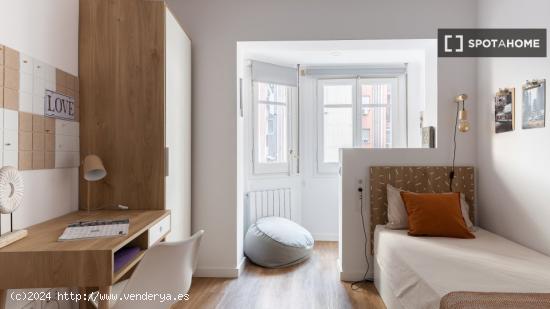 Cama en habitación compartida en piso de 4 habitaciones en Barcelona - BARCELONA