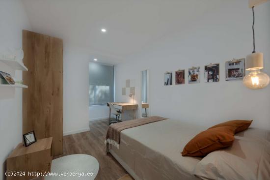 Alquiler de habitaciones en apartamento de 5 dormitorios en Fort Pienc - BARCELONA