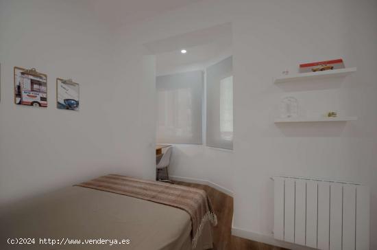  Alquiler de habitaciones en apartamento de 5 dormitorios en Fort Pienc - BARCELONA 