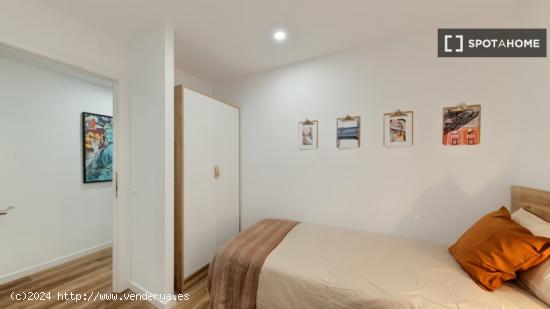 Alquiler de habitaciones en apartamento de 3 dormitorios en Fort Pienc - BARCELONA