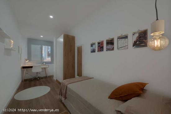  Alquiler de habitaciones en apartamento de 4 dormitorios en Fort Pienc - BARCELONA 