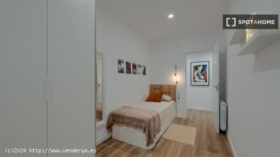 Alquiler de habitaciones en apartamento de 4 dormitorios en Fort Pienc - BARCELONA