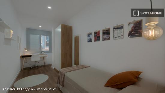 Alquiler de habitaciones en apartamento de 4 dormitorios en Fort Pienc - BARCELONA