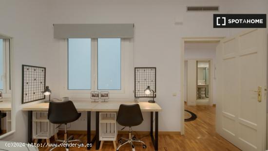 Cama en habitación compartida en piso de 7 habitaciones en Barcelona - BARCELONA