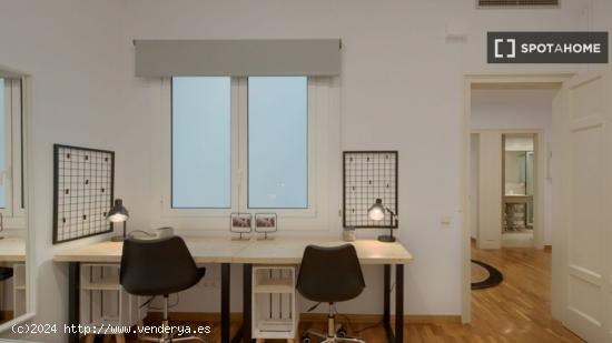 Cama en habitación compartida en piso de 7 habitaciones en Barcelona - BARCELONA