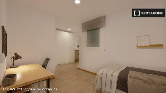 Alquiler de habitaciones en piso de 6 habitaciones en Sant Gervasi - Galvany - BARCELONA