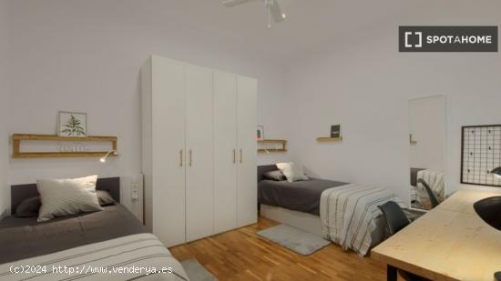 Cama en habitación compartida en piso de 6 habitaciones en Barcelona - BARCELONA