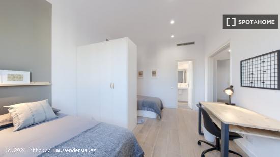 Cama en habitación compartida en piso de 7 habitaciones en Barcelona - BARCELONA