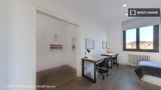 Cama en habitación compartida en piso de 7 habitaciones en Barcelona - BARCELONA