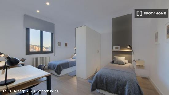 Cama en habitación compartida en piso de 7 habitaciones en Barcelona - BARCELONA