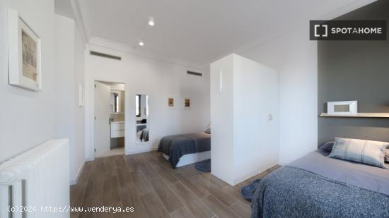 Cama en habitación compartida en piso de 7 habitaciones en Barcelona - BARCELONA