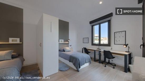 Cama en habitación compartida en piso de 7 habitaciones en Barcelona - BARCELONA