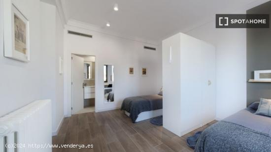 Cama en habitación compartida en piso de 7 habitaciones en Barcelona - BARCELONA