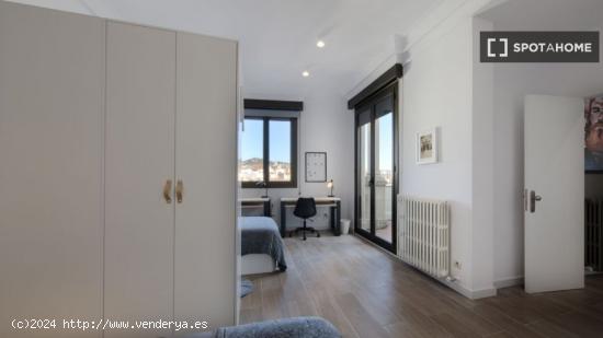 Cama en habitación compartida en piso de 7 habitaciones en Barcelona - BARCELONA