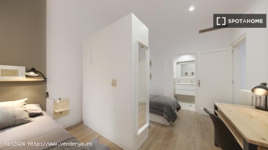 Cama en habitación compartida en piso de 7 habitaciones en Barcelona - BARCELONA