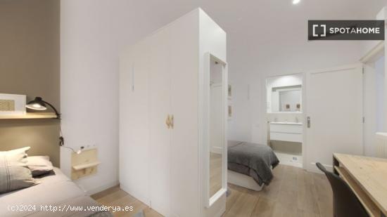 Cama en habitación compartida en piso de 7 habitaciones en Barcelona - BARCELONA