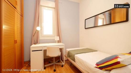  Encantadora habitación con cama individual en alquiler en Gràcia - BARCELONA 