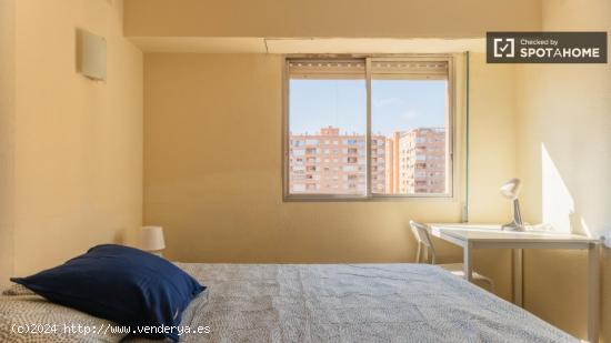 Se alquila habitación en piso compartido en Valencia - VALENCIA