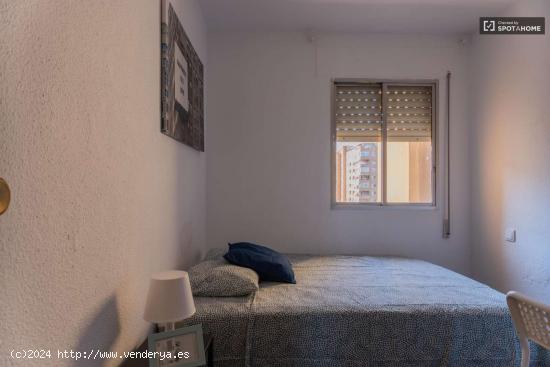 Se alquila habitación en piso compartido en Valencia - VALENCIA